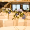 Dekoracija stolova plave hortenzije